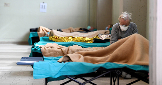 Коронавирус: умирают люди от 60 лет, детям инфекция практически не страшна